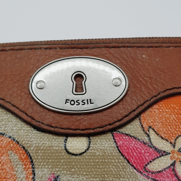 Fossil Key-Per Coated Canvas Orange Fruit Floral Motif Wallet Clutch Wristlet - Picture 2 of 7